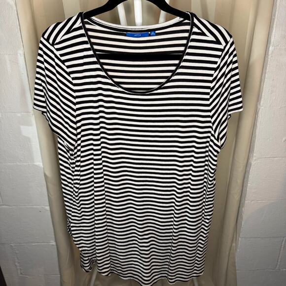 Apt 9 Women’s Black and White Striped Curved Hem T-Shirt XL - Picture 1 of 3